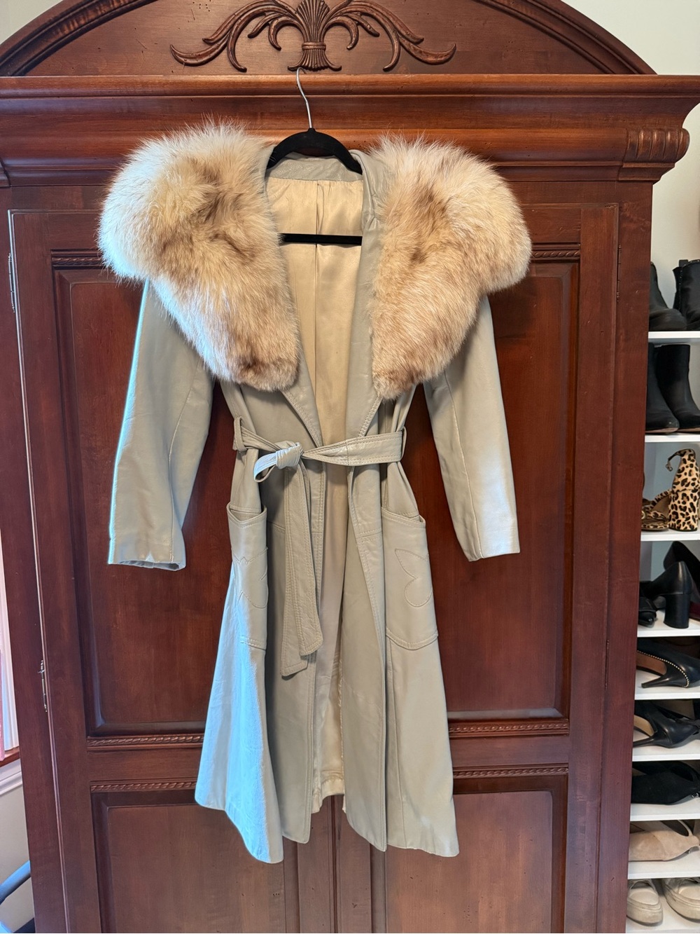Vintage Cream Leather Trench Coat with Fur Collar and Butterfly Detail Pockets